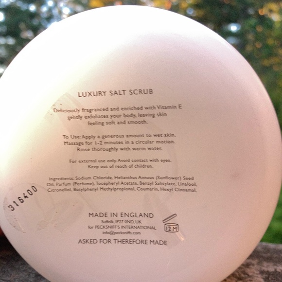 Rare PECKSNIFF’S Salt Scrub Sandalwood Vanilla 21.1 oz. - Picture 4 of 4